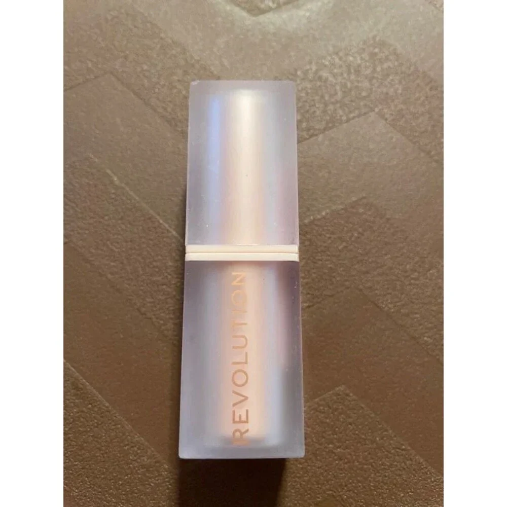 Revolution vibe red lipstick New